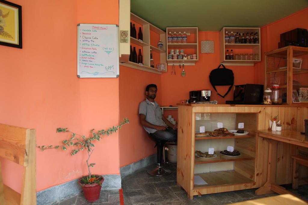 Hotel Naggar Delight Nagar  エクステリア 写真